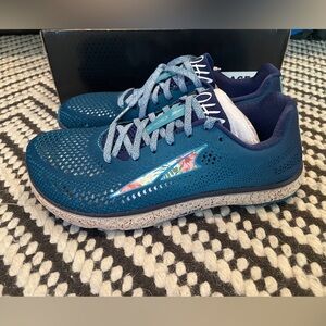 NEW Altra women’s Escalante racer aloha limited edition size 7.5